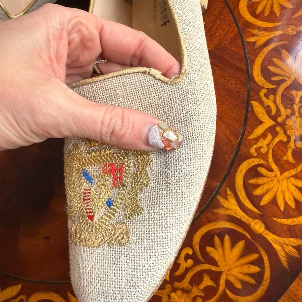 Jon Josef Gatsby Emblem Tan Linen Embroidered Flat Loafer Size 9 MSRP $195 - Picture 8 of 10